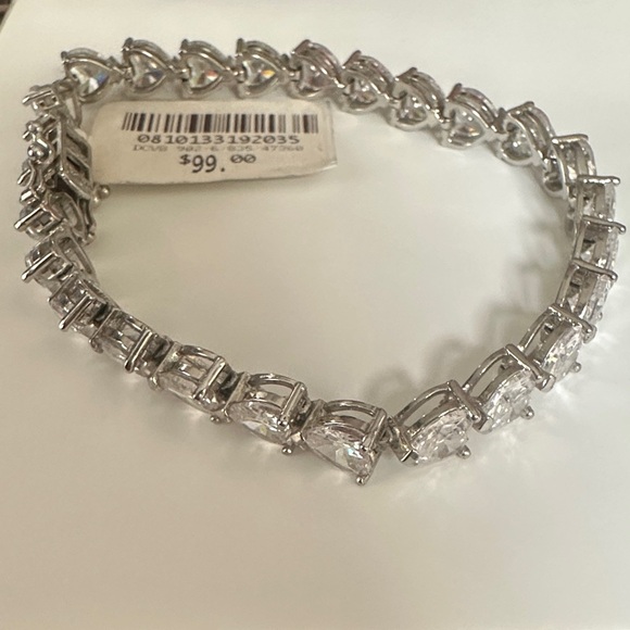 Elegant Silver Bracelet - Picture 1 of 5